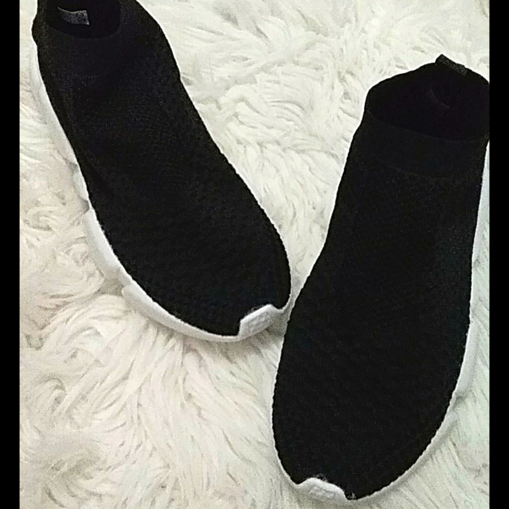 Woman high top sock sneaker shoe